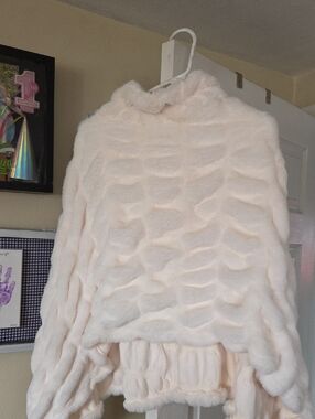 Le Moda Plush Faux Fur Shawl Nwt